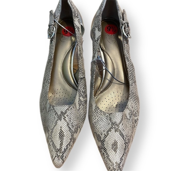 Joan & David Circa snake skin embossed gold metallic heels buckle 9.5 - Picture 1 of 10